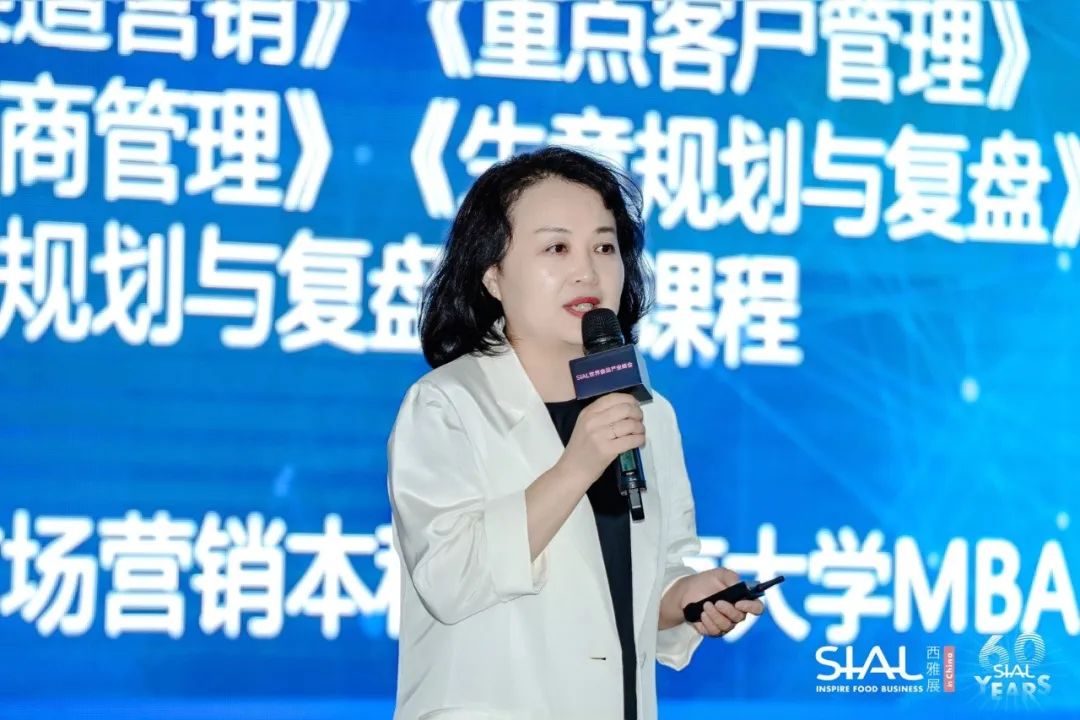 快消行業(yè)金牌培訓(xùn)師，原快消行業(yè)世界500強(qiáng)品牌方業(yè)務(wù)高管王曉莉